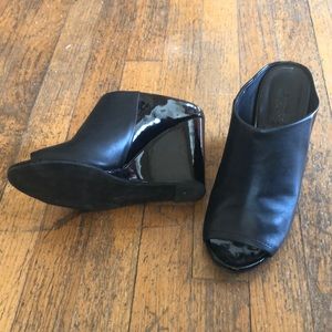 Kenneth Cole Reaction wedges